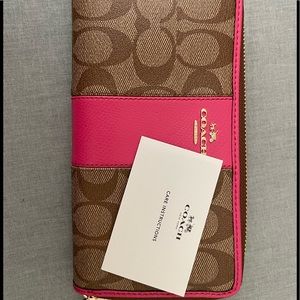 Coach wristlet Brand new with tags